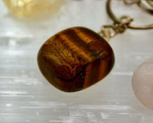Load image into Gallery viewer, Tiger&#39;s Eye Key Chain

